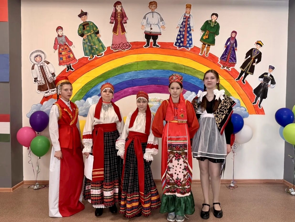 Этнографическое путешествие «Краски народов России»!.